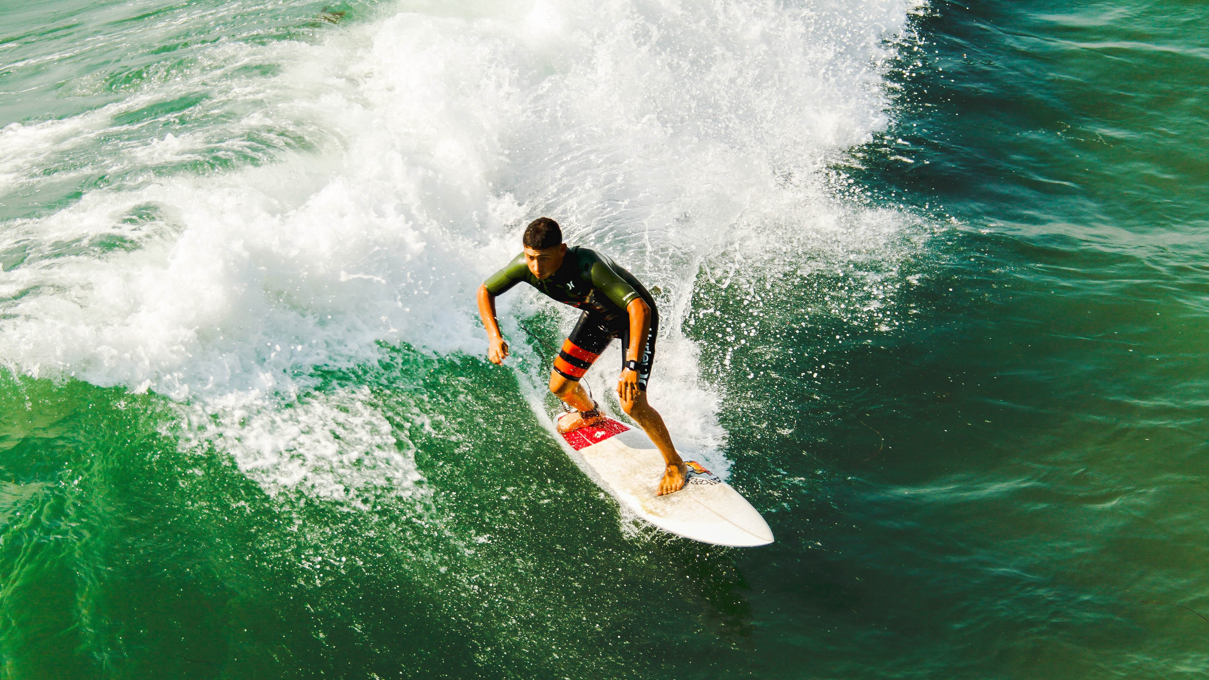 _城市水上运动节:划船、冲浪轮番上演_,水上划船项目